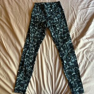 lululemon Navy and White Leaf Print Wunder High-Rise Leggings